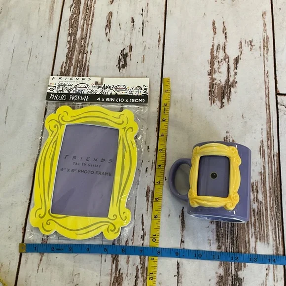 NEW FRIENDS PEEPHOLE FRAME CUP AND PICTURE FRAME - Picture 5 of 6